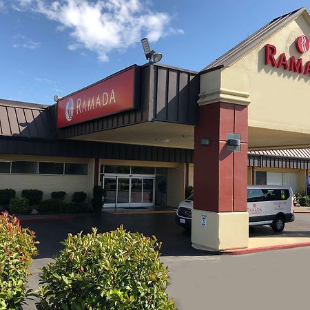 Ramada By Wyndham Sacramento Hotel Exterior photo