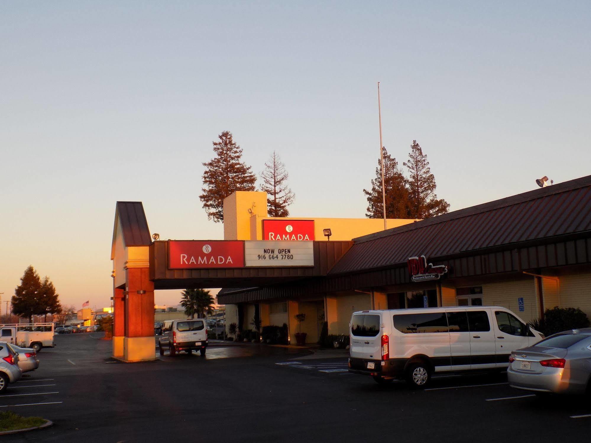 Ramada By Wyndham Sacramento Hotel Exterior photo